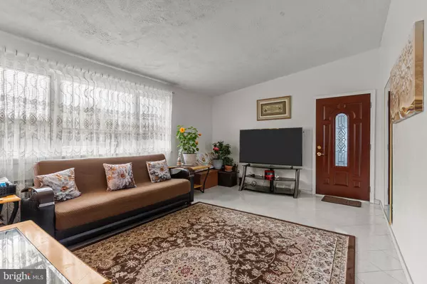 Philadelphia, PA 19116,433 REGINA ST