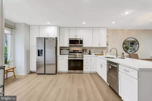 Fairfax, VA 22033,12552 GARLAND TREE CT