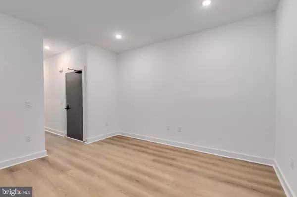 Philadelphia, PA 19133,1028 W ARIZONA ST #2