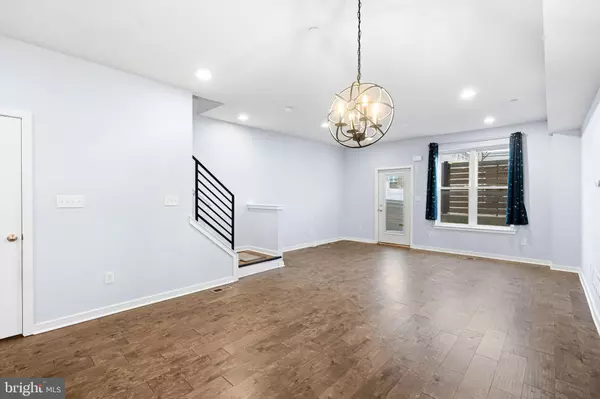 Philadelphia, PA 19128,443 SHURS LN #13