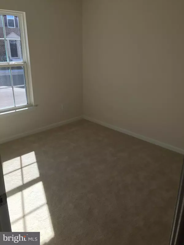 Sterling, VA 20166,42608 SMOKEY EMBERS TER