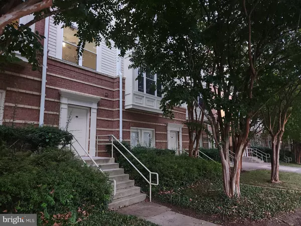 Vienna, VA 22181,9486 VIRGINIA CENTER BLVD #114