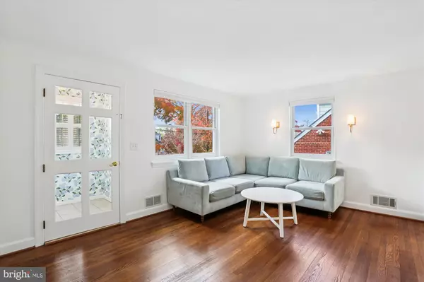 Kensington, MD 20895,3303 FAYETTE RD