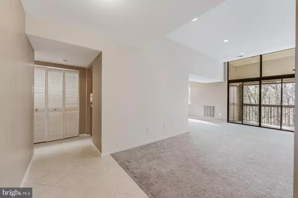 Reston, VA 20190,1623 PARKCREST CIR #9B/300