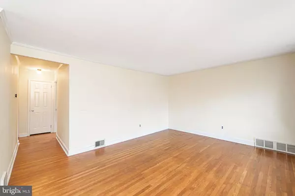 Glenside, PA 19038,743 PENN AVE