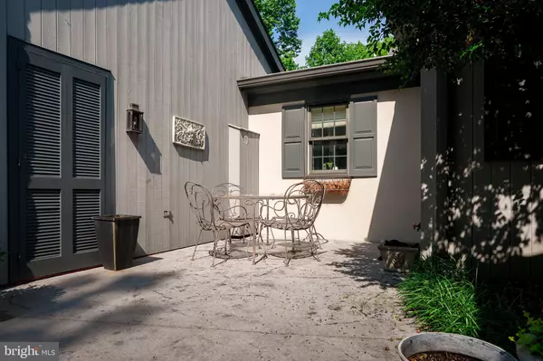 Lancaster, PA 17601,23 DEER FORD DR