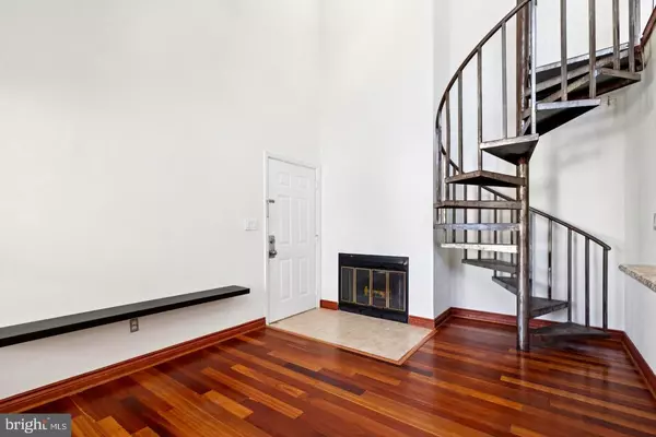 Bowie, MD 20721,1018 FALLCREST CT #3-301