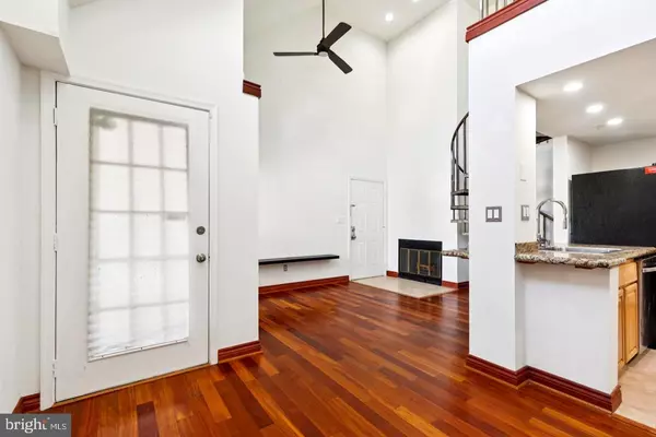 Bowie, MD 20721,1018 FALLCREST CT #3-301