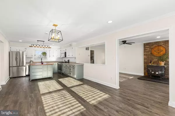 Sterling, VA 20164,503 S MAPLE CT