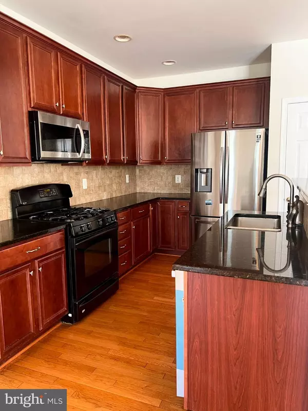 Chantilly, VA 20152,25205 LARKS TER