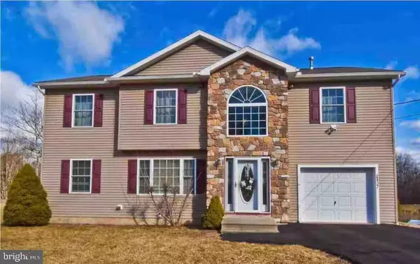2437 GREY BIRCH LN, Long Pond, PA 18334