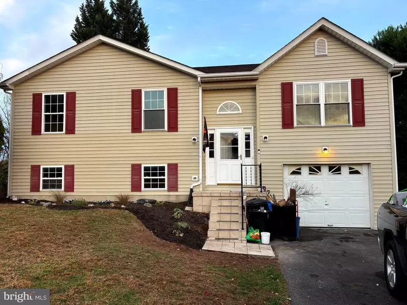 151 FARM POND LN, Martinsburg, WV 25404