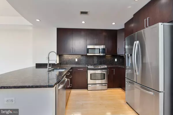 Mclean, VA 22102,8220 CRESTWOOD HEIGHTS DR #714