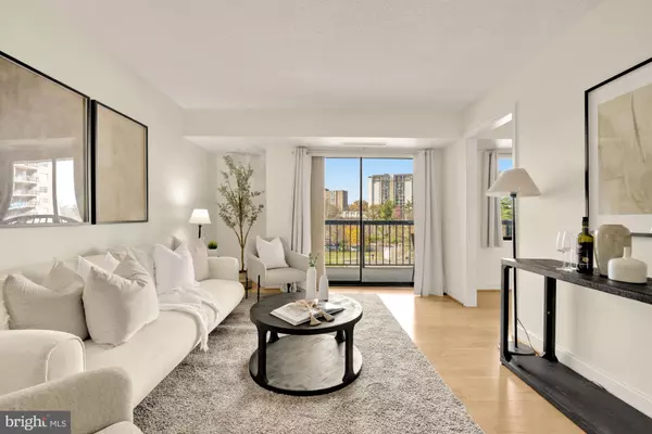 200 N PICKETT ST #304, Alexandria, VA 22304