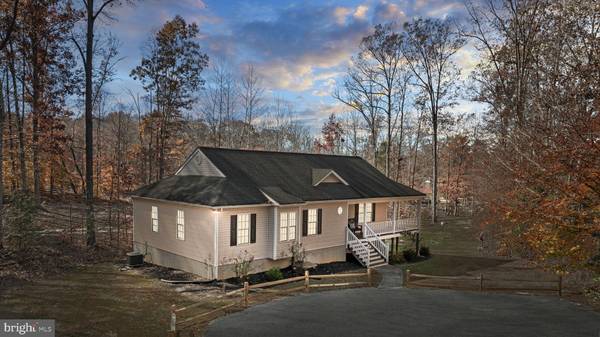 14 OAK RD, Bumpass, VA 23024