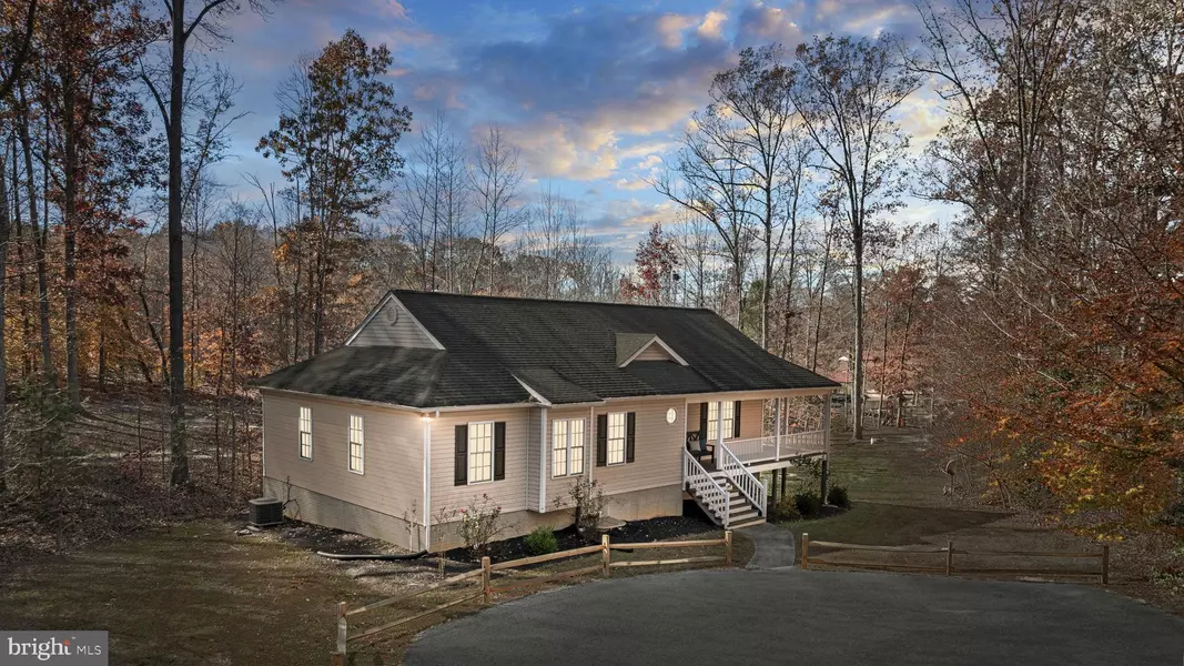 14 OAK RD, Bumpass, VA 23024