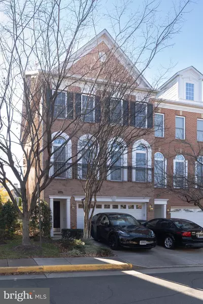 11453 GALLIEC ST #40, Fairfax, VA 22030