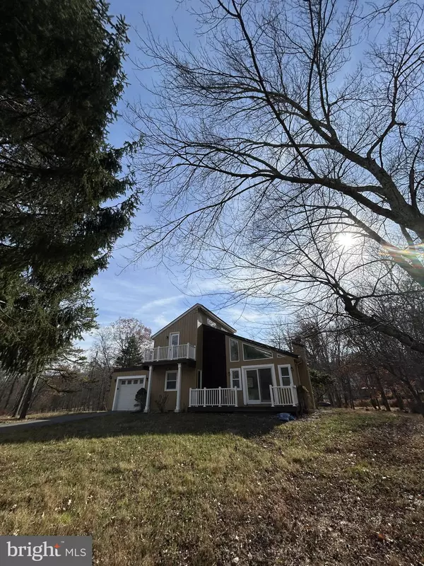 2233 VISTA CIR, East Stroudsburg, PA 18302