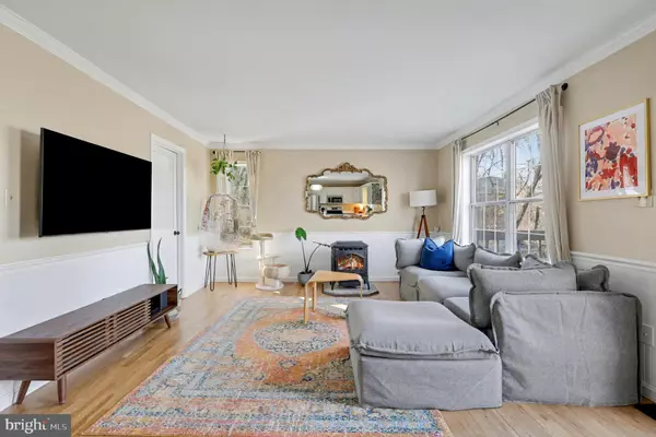 Linden, VA 22642,807 NORTHERN SPY DR