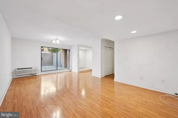 Philadelphia, PA 19147,200-10 LOMBARD ST #GU11