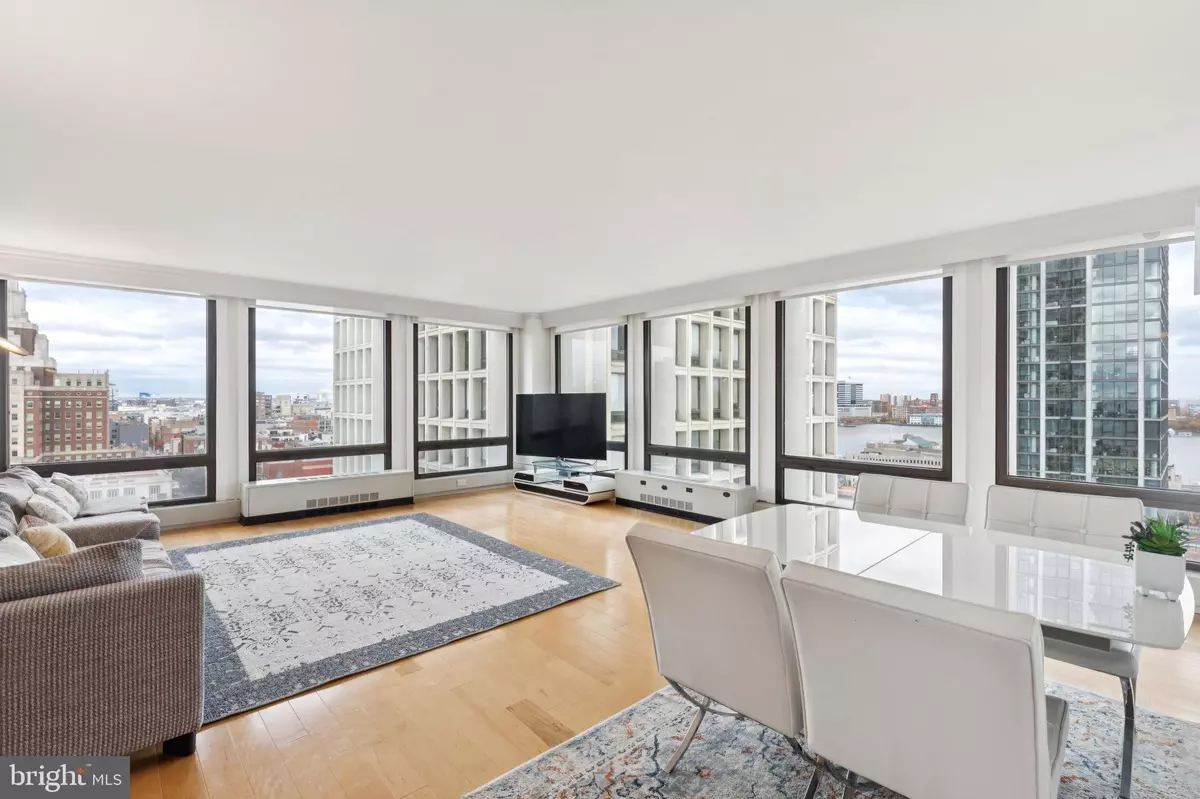 Philadelphia, PA 19106,210 LOCUST ST #15AW