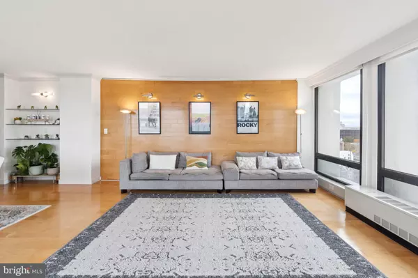 Philadelphia, PA 19106,210 LOCUST ST #15AW