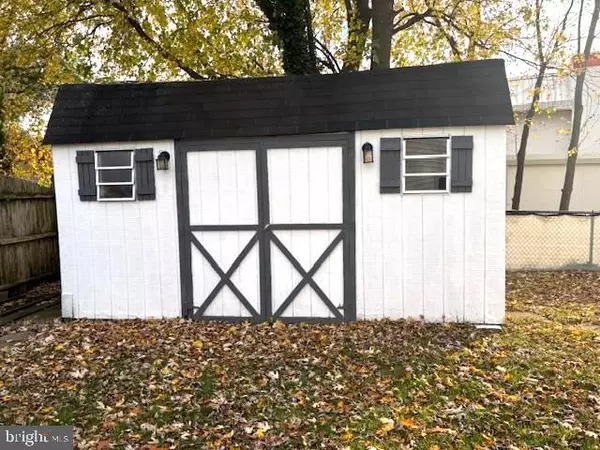 West Berlin, NJ 08091,5 S WALNUT CIR