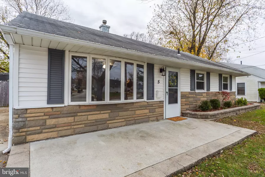 5 S WALNUT CIR, West Berlin, NJ 08091