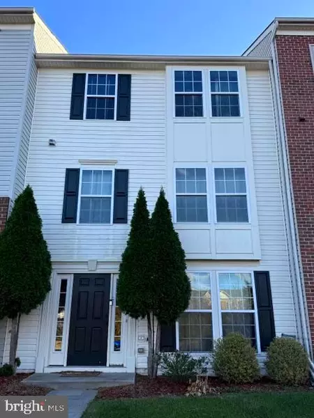 42999 EDGEWATER ST, Chantilly, VA 20152