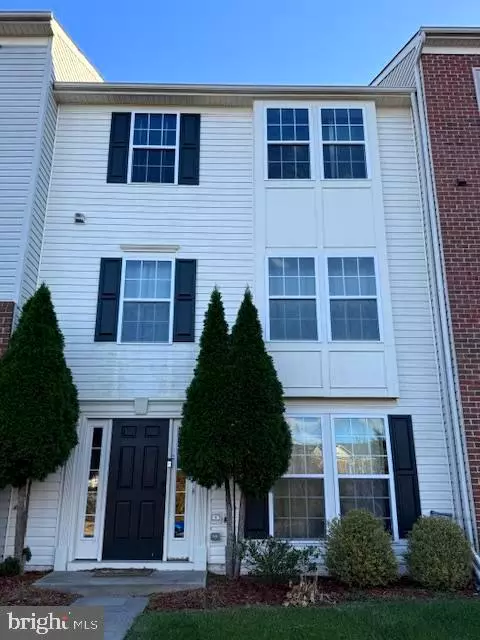 42999 EDGEWATER ST, Chantilly, VA 20152