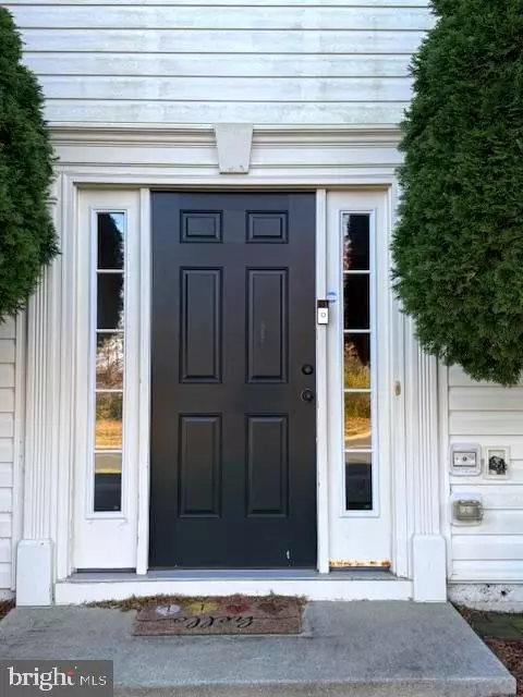 Chantilly, VA 20152,42999 EDGEWATER ST