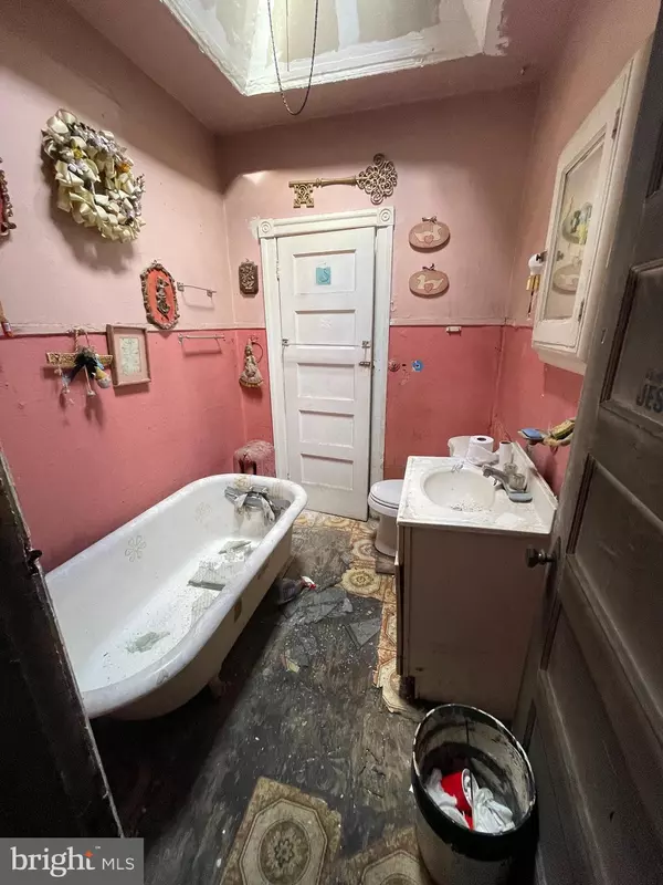 Philadelphia, PA 19143,5520 GREENWAY AVE