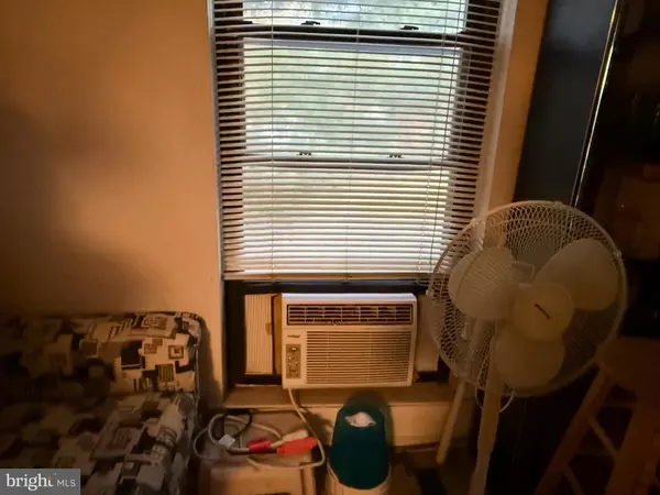 Philadelphia, PA 19152,2727 RHAWN ST