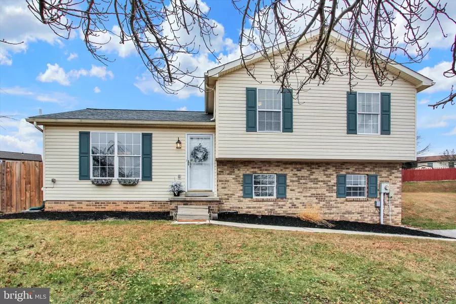5 AARON CT, Hanover, PA 17331