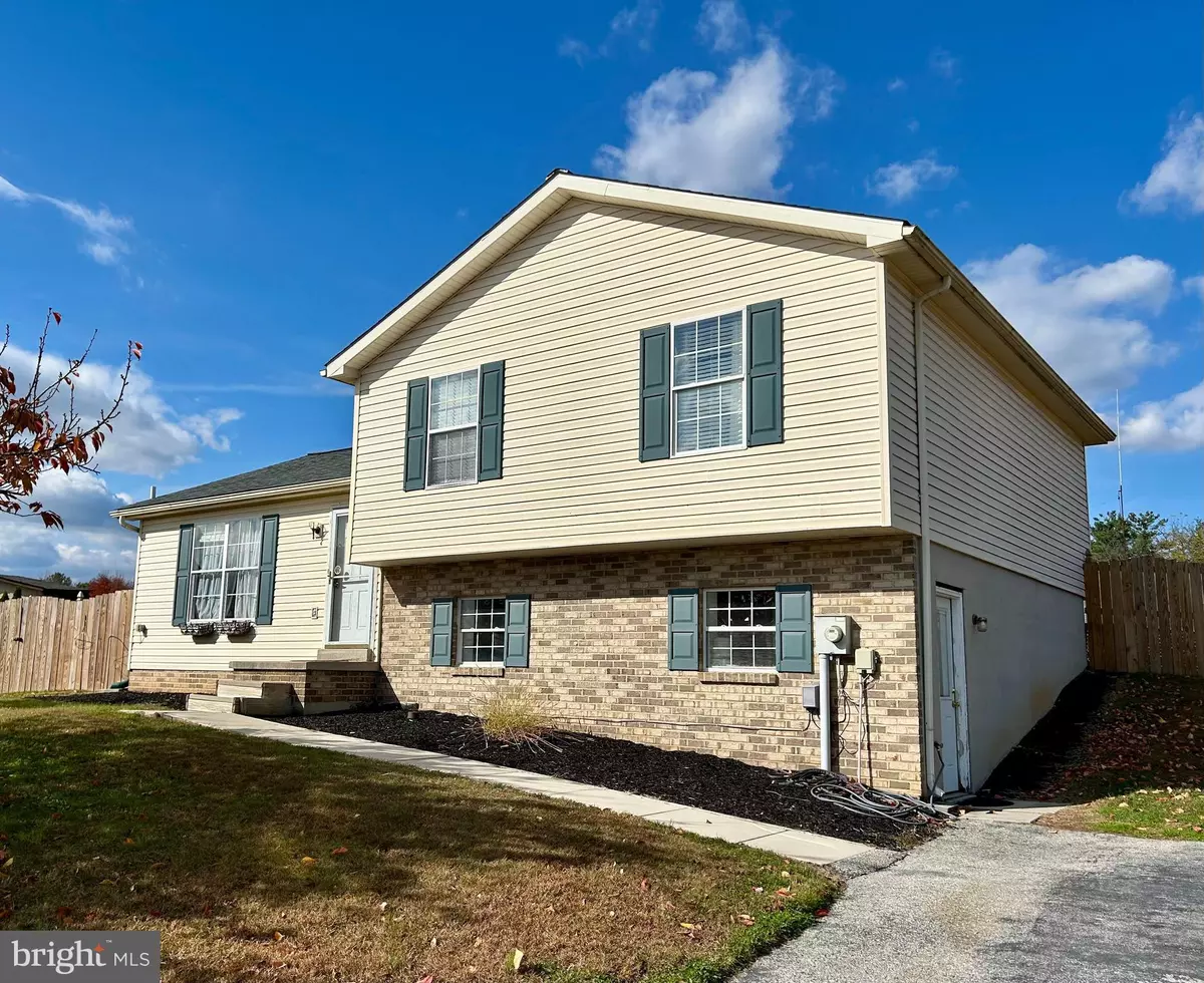 Hanover, PA 17331,5 AARON CT