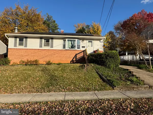 6707 LAMONT DR, Lanham, MD 20706