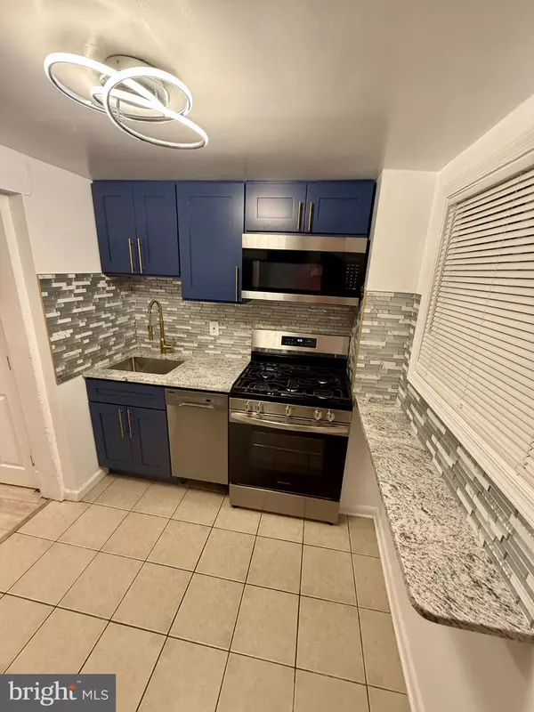 Philadelphia, PA 19122,2048 N DARIEN ST