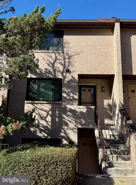 3885 STEPPES CT #3885A, Falls Church, VA 22041