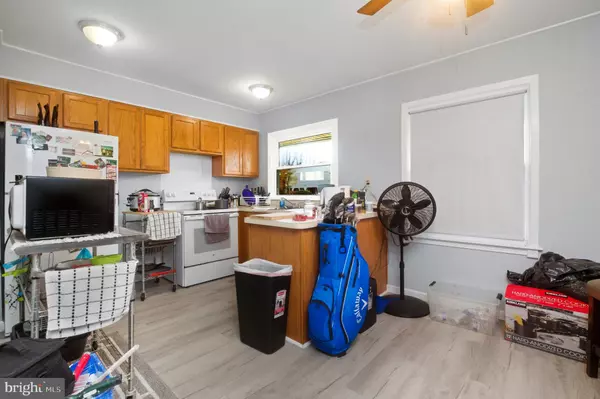 Willingboro, NJ 08046,14 BUTTERCUP LN