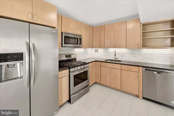 Rockville, MD 20850,118 MONROE ST #1208