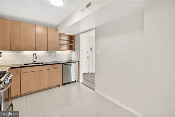 Rockville, MD 20850,118 MONROE ST #1208