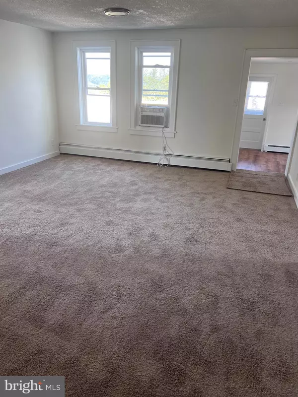 East Greenville, PA 18041,636 2ND FLOOR APARTMENT GRAVEL PIKE