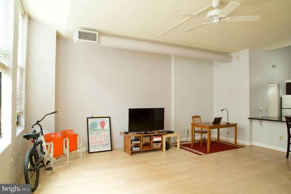 Philadelphia, PA 19103,2429 LOCUST ST #411