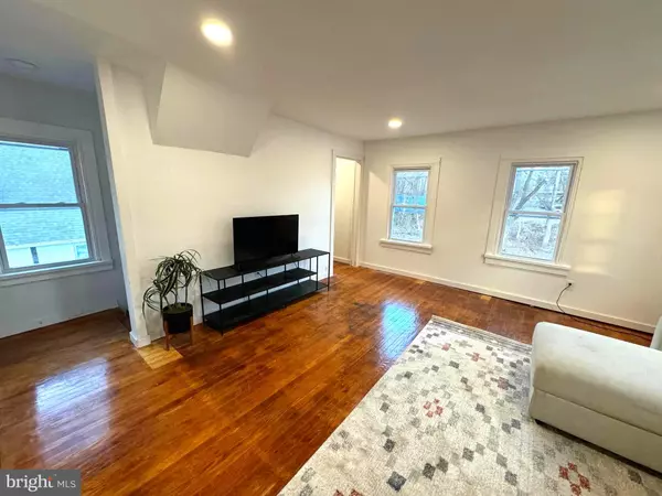 Pitman, NJ 08071,102 MONTGOMERY AVE #A