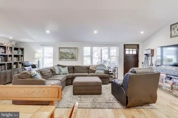 Severn, MD 21144,8238 WB AND A RD