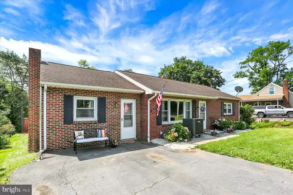 954 VALLEY RD, Enola, PA 17025