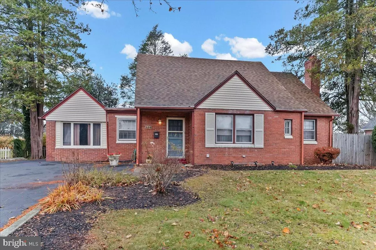 Broomall, PA 19008,310 LEWIS RD