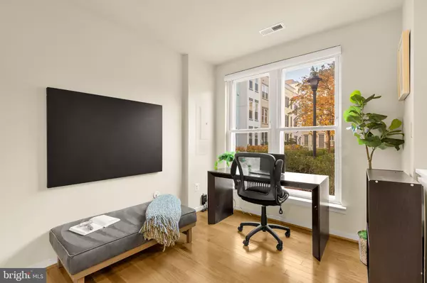 Washington, DC 20003,351 L ST SE