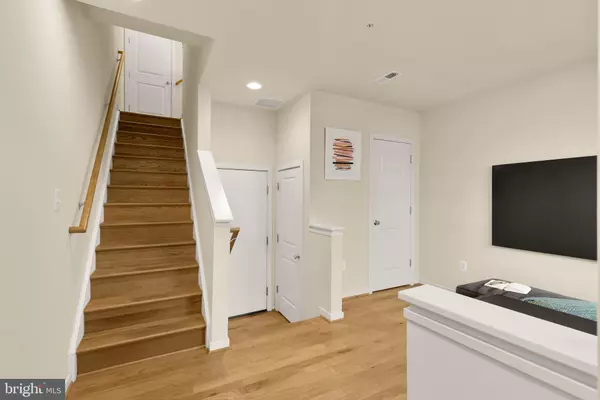 Washington, DC 20003,351 L ST SE