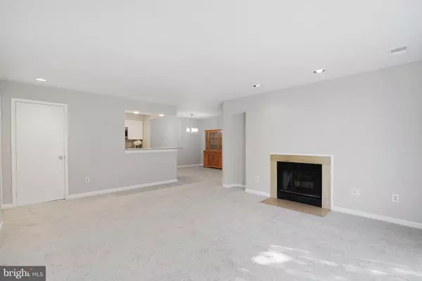 Annandale, VA 22003,7711 LAFAYETTE FOREST DR #22